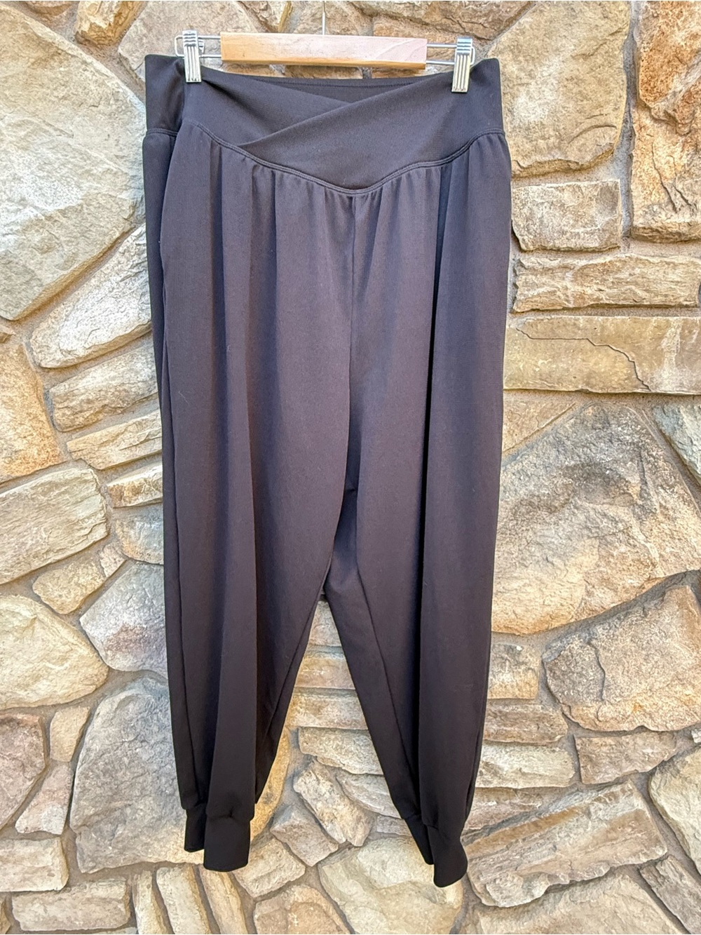 HALARA Black Crossover Waist Harem Joggers